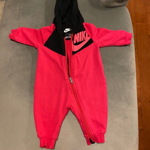 Baby girl Nike jumpsuit - Picture 2 of 3